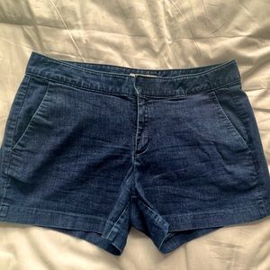 Banana Republic size 8 Jean shorts. Excellent used condition. Hampton fit